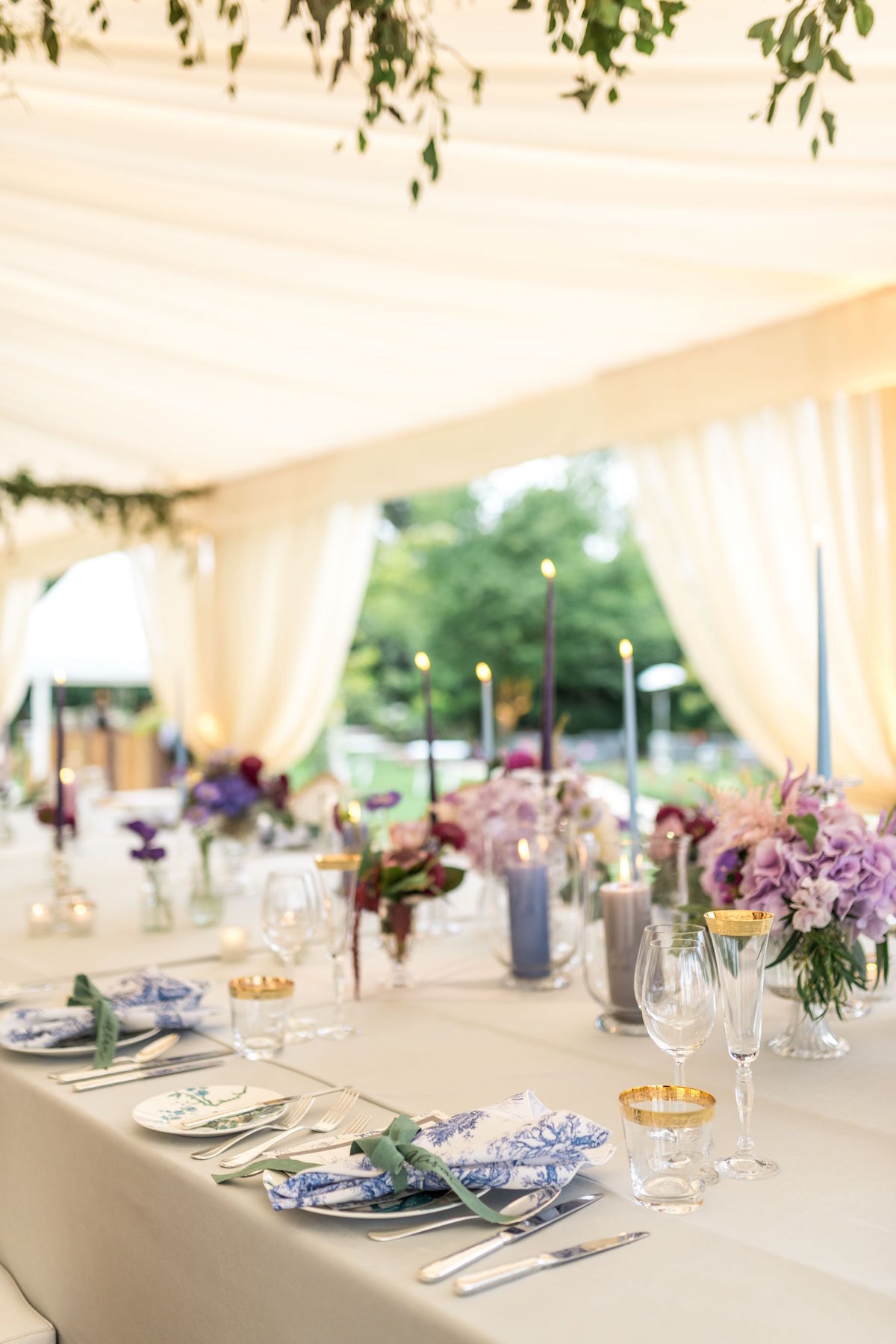 pastel reception décor with toile napkins