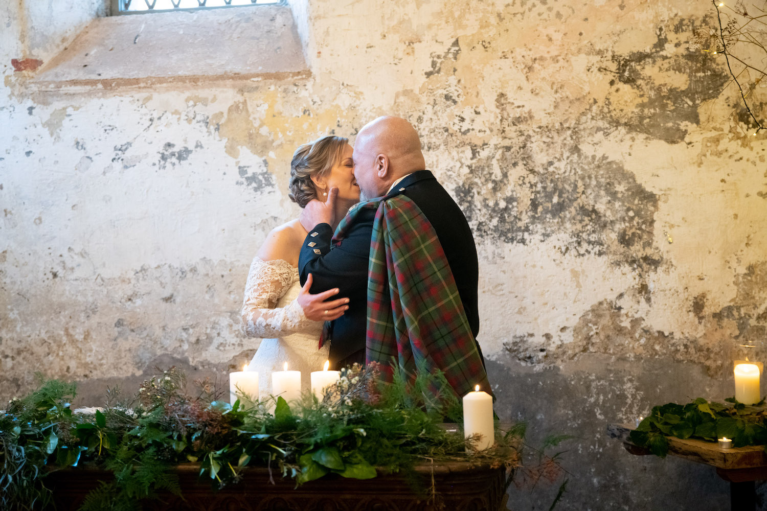 Belleek Castle Wedding kiss